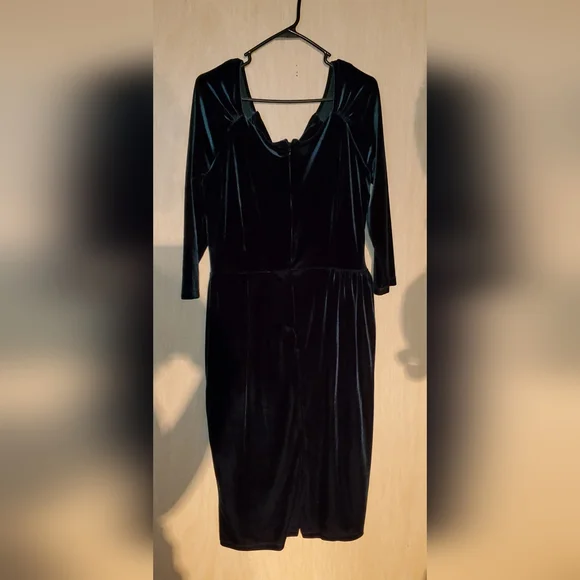 Vixen by Micheline Pitt Startlet Wiggle in Hunter Green Velvet, Size 2x GUC - Picture 3 of 6